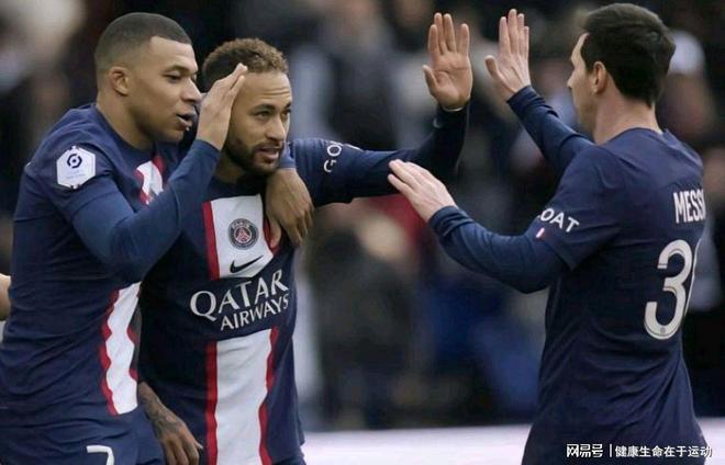 手感低迷！迪亚洛半场9中3&罚球4中1得到8分1板1助攻（状态欠佳！迪亚洛半场9投3中、罚球4罚1中，得到8分1板1助攻）