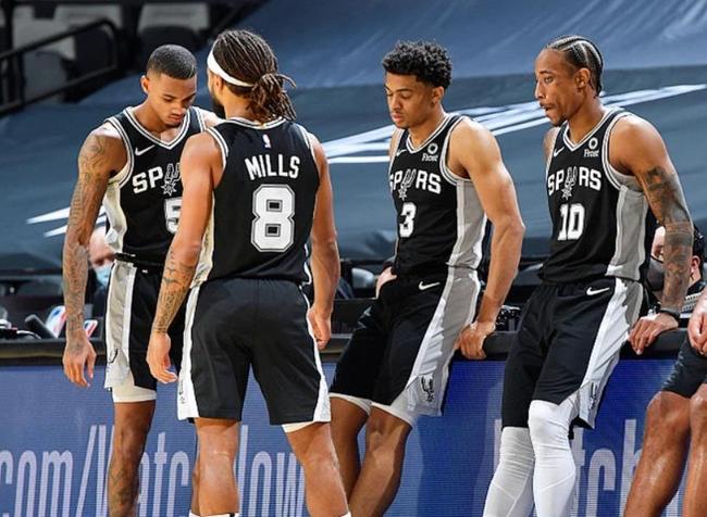 支持河南队，一河南球迷从航体骑三轮车前往足协杯决赛地苏州（为河南队加油，河南球迷骑三轮自航体出发奔赴足协杯决赛地苏州）