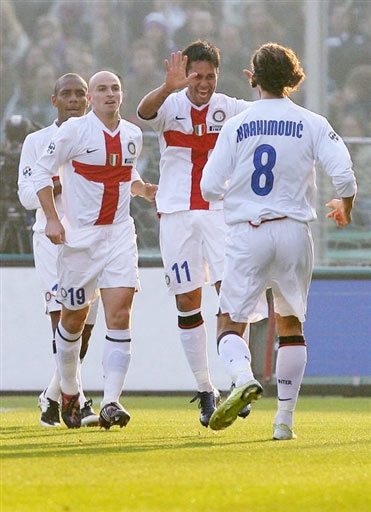 球星自曝每日训练 8 小时，坚持令人动容（每日苦练8小时，球星的坚持令人动容）