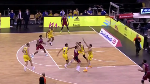 苏超泰州主帅：没觉得自己是城市英雄，走下领奖台就从零开始（苏超泰州主帅：我并非城市英雄，走下领奖台便归零再起步）