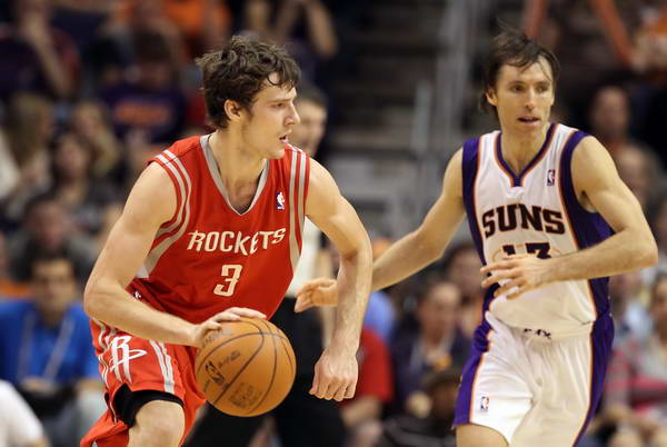 而在防守端 而在防守端